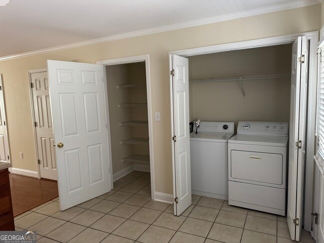 Building Photo - 135 Logmont Trace