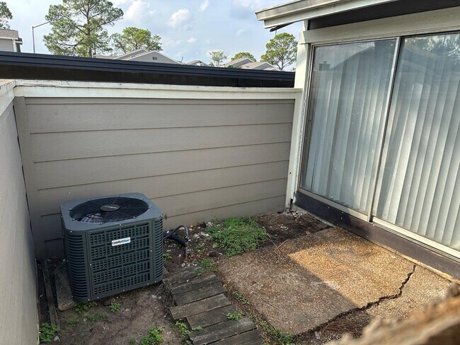 Building Photo - 12244 Bob White Dr