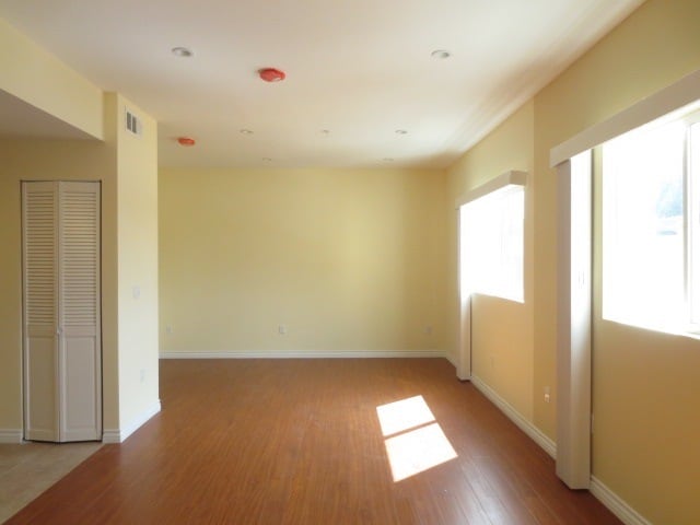 Building Photo - 14826 Vanowen St