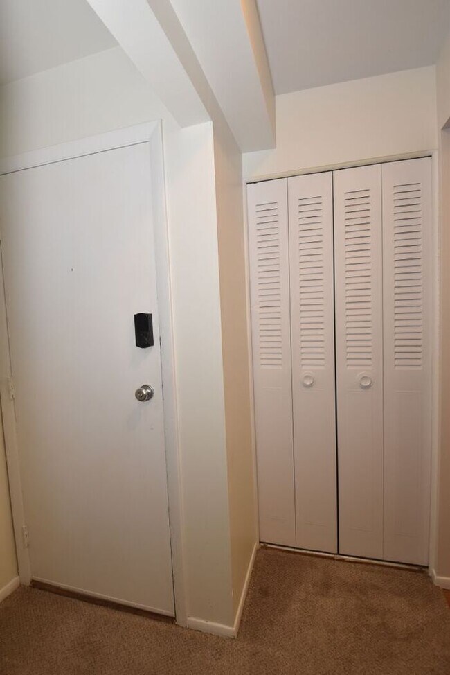 Building Photo - South Bend's Topsfield 1 bedroom Condo for...