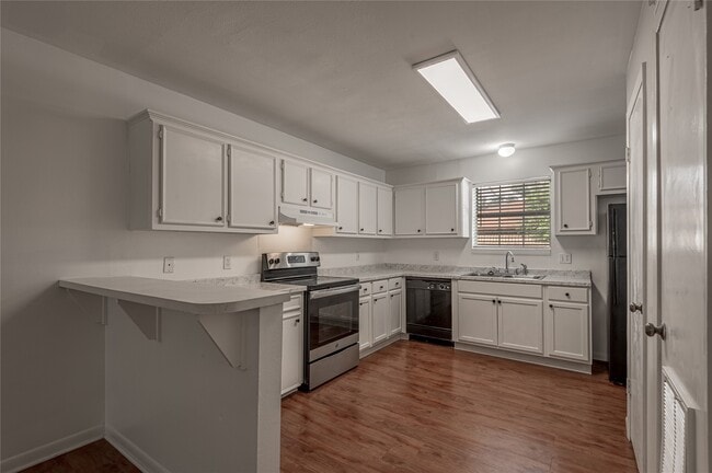 Building Photo - 600 Palm St