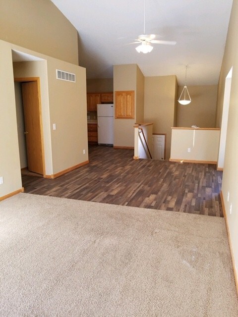 Building Photo - Pine Island Townhomes