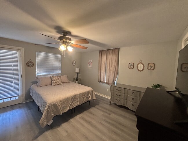 Building Photo - 116 Matlock