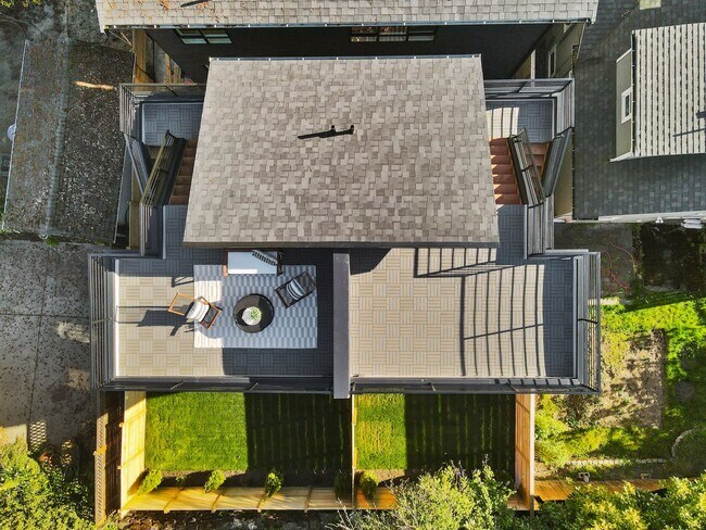 Building Photo - Modern Elegance in the Heart of Wallingford