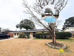 Building Photo - Beautifully Renovated 4BR Home with Private Pool in Fort Walton Beach!