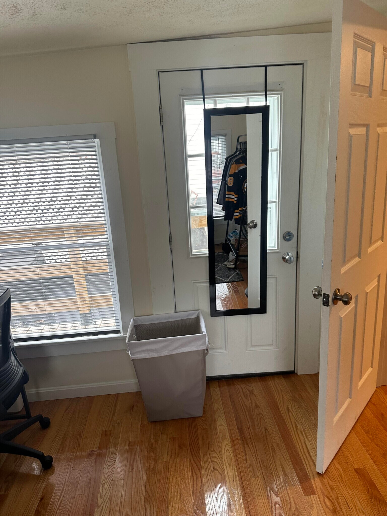 Building Photo - 524 E 3rd St