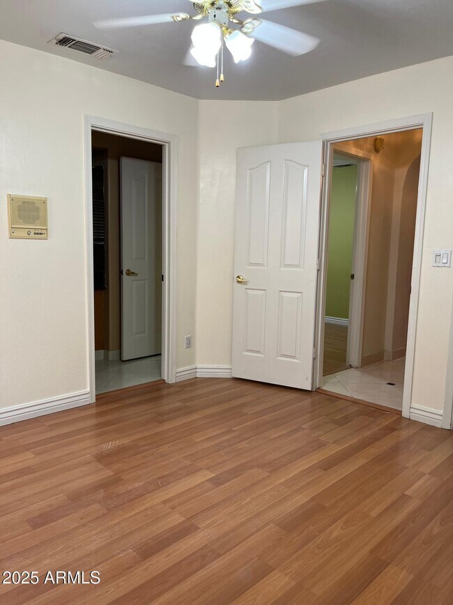 Building Photo - 5545 W Wethersfield Dr