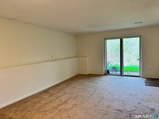 Building Photo - 11 Hilltop Dr