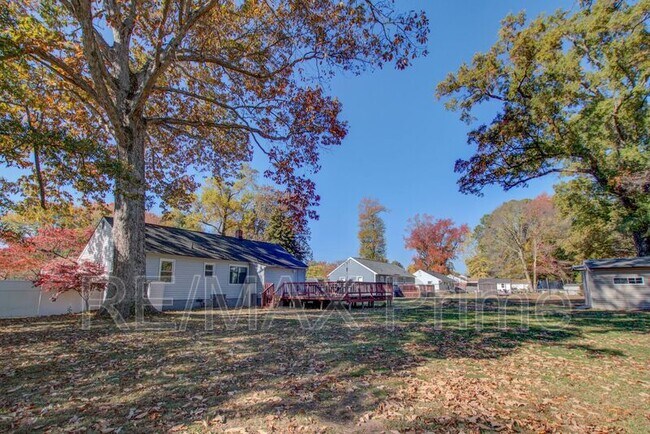 Building Photo - 200 Cynthia Dr