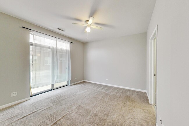 Building Photo - 820 W University Ln