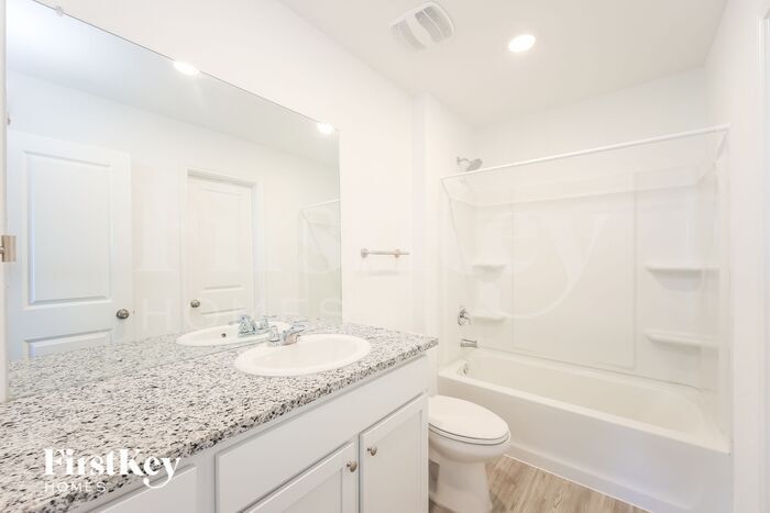 Building Photo - 1347 White Willow