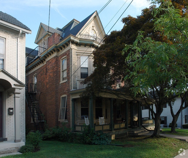 Primary Photo - 163 Main St