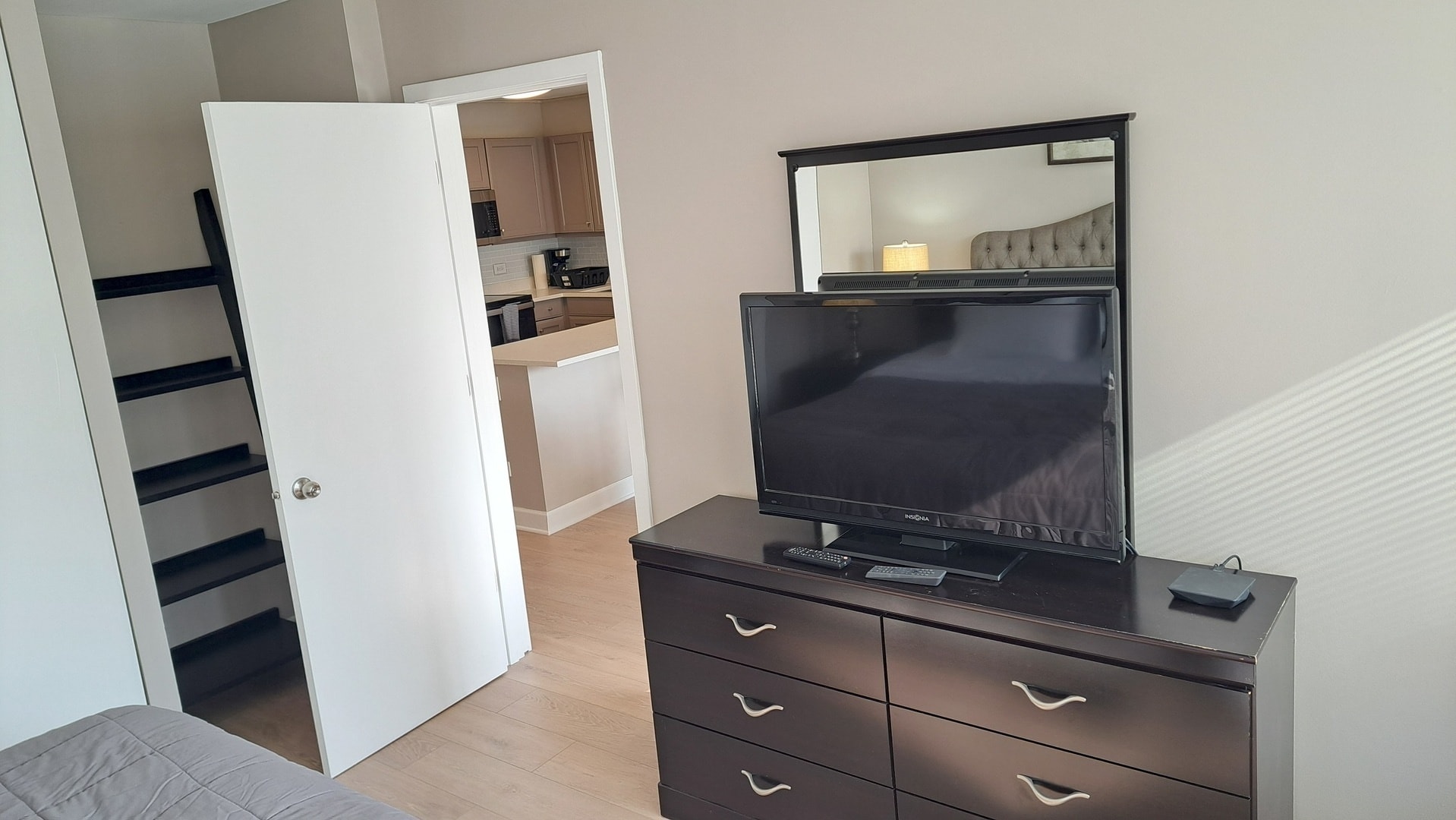 Building Photo - 30 E Huron St