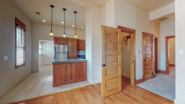 Building Photo - HISTORIC EDO 2/BD 2/BA CONDO