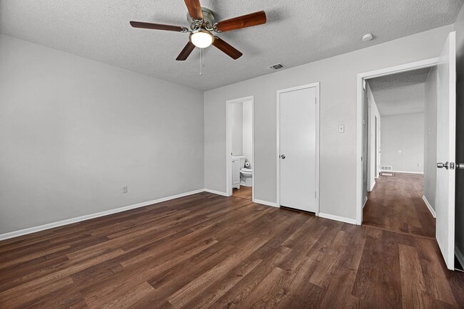 Building Photo - 1524 Eichen Rd