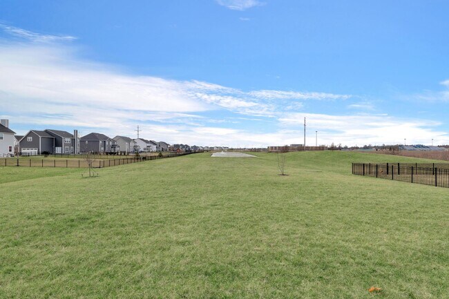 Building Photo - 2390 Glenvale Dr