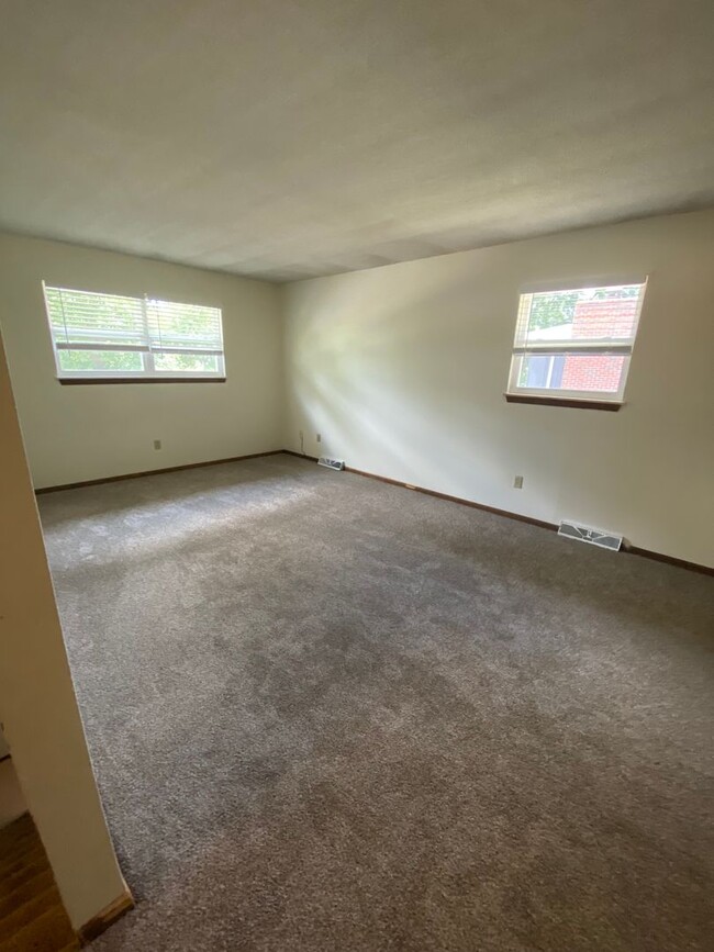 Building Photo - 4327 W Bethany Dr