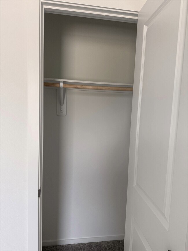 Building Photo - 25670 Roy Rogers Rd