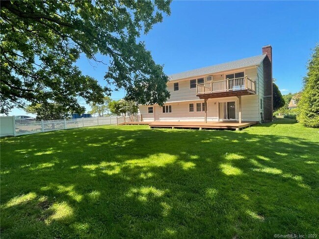 Building Photo - 98 Soundview Dr