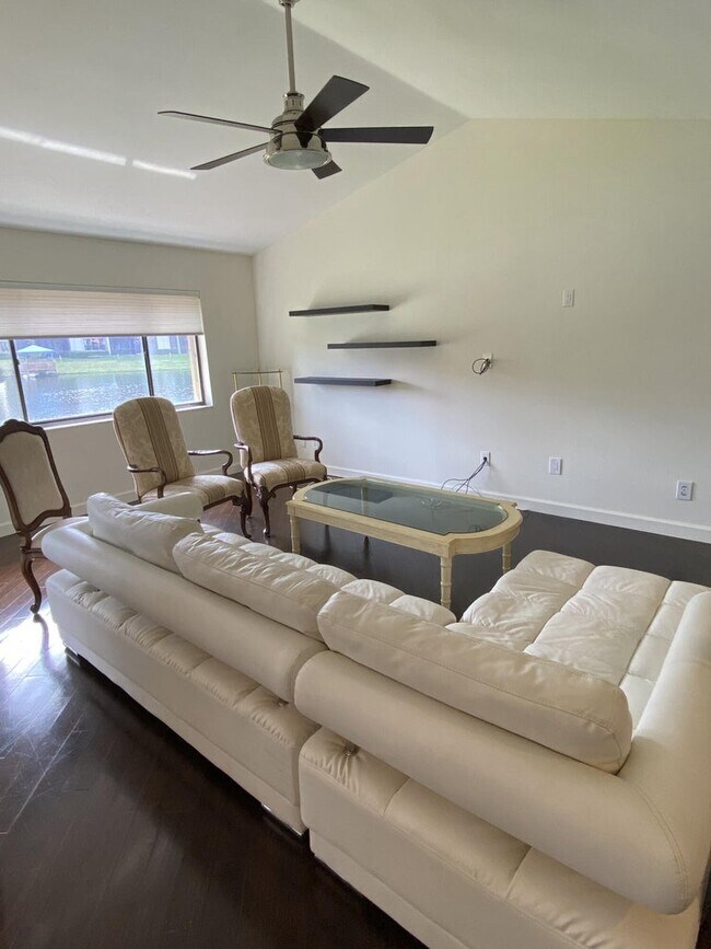 Building Photo - 5621 Coach House Cir