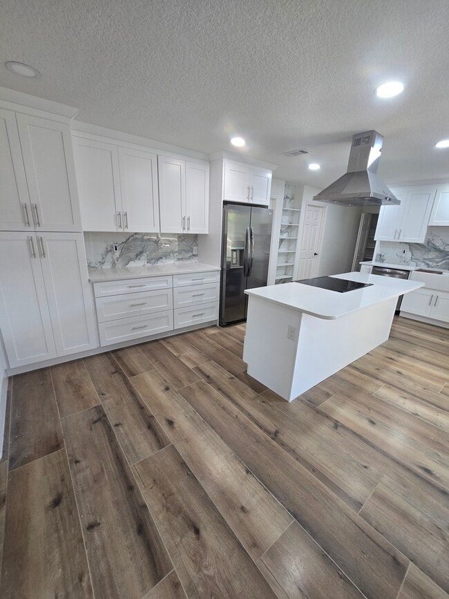 Building Photo - 383 Floral Dr