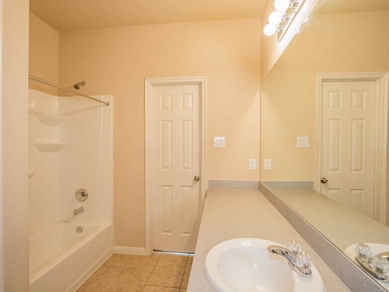 Building Photo - 13038 Rose Landing Dr