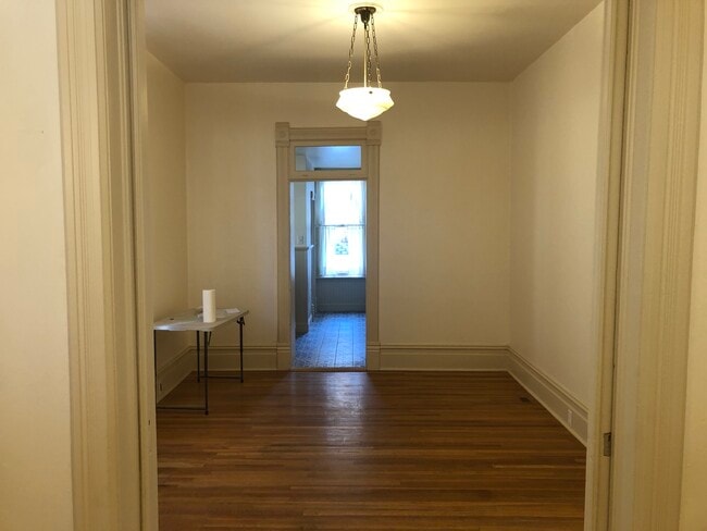 Building Photo - 214 N Canyon Rd