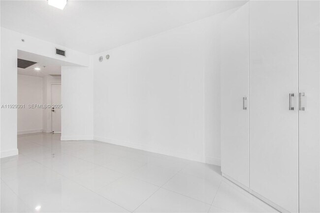 Building Photo - 60 SW 13th St