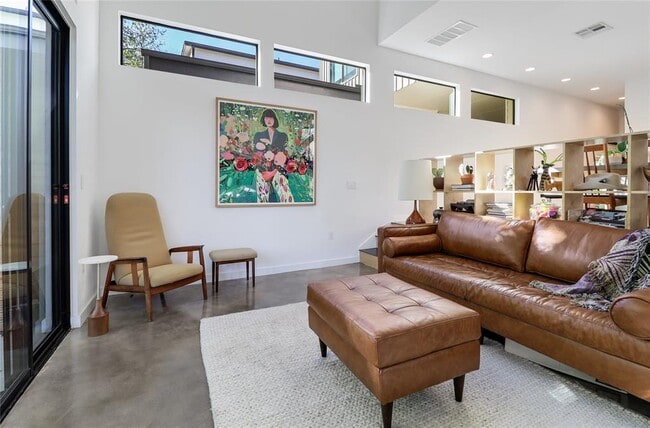 Building Photo - 2709 E 14th St