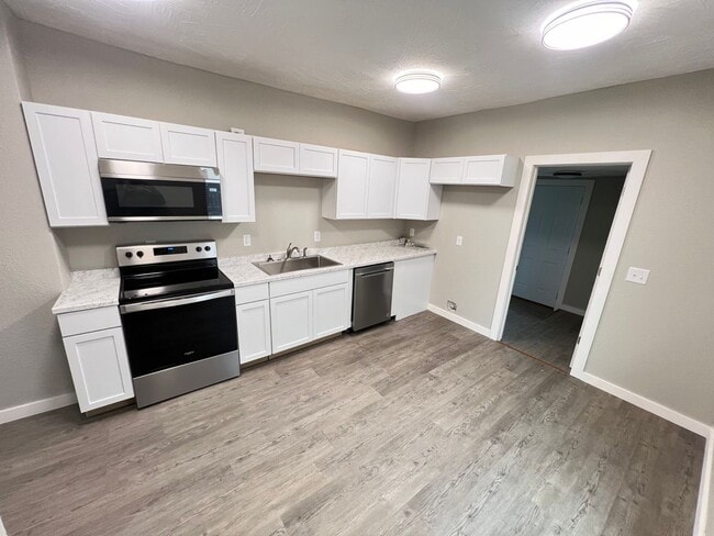 Building Photo - 3 Bed 2 Bath Springfield, Missouri