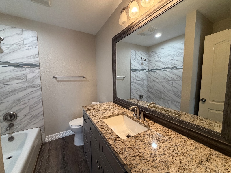 Building Photo - 1232 E Live Oak Rd