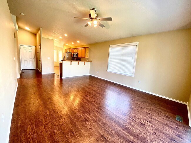 Building Photo - 3 bedroom 2 bath Walking Distance to Sage Valley Middle School