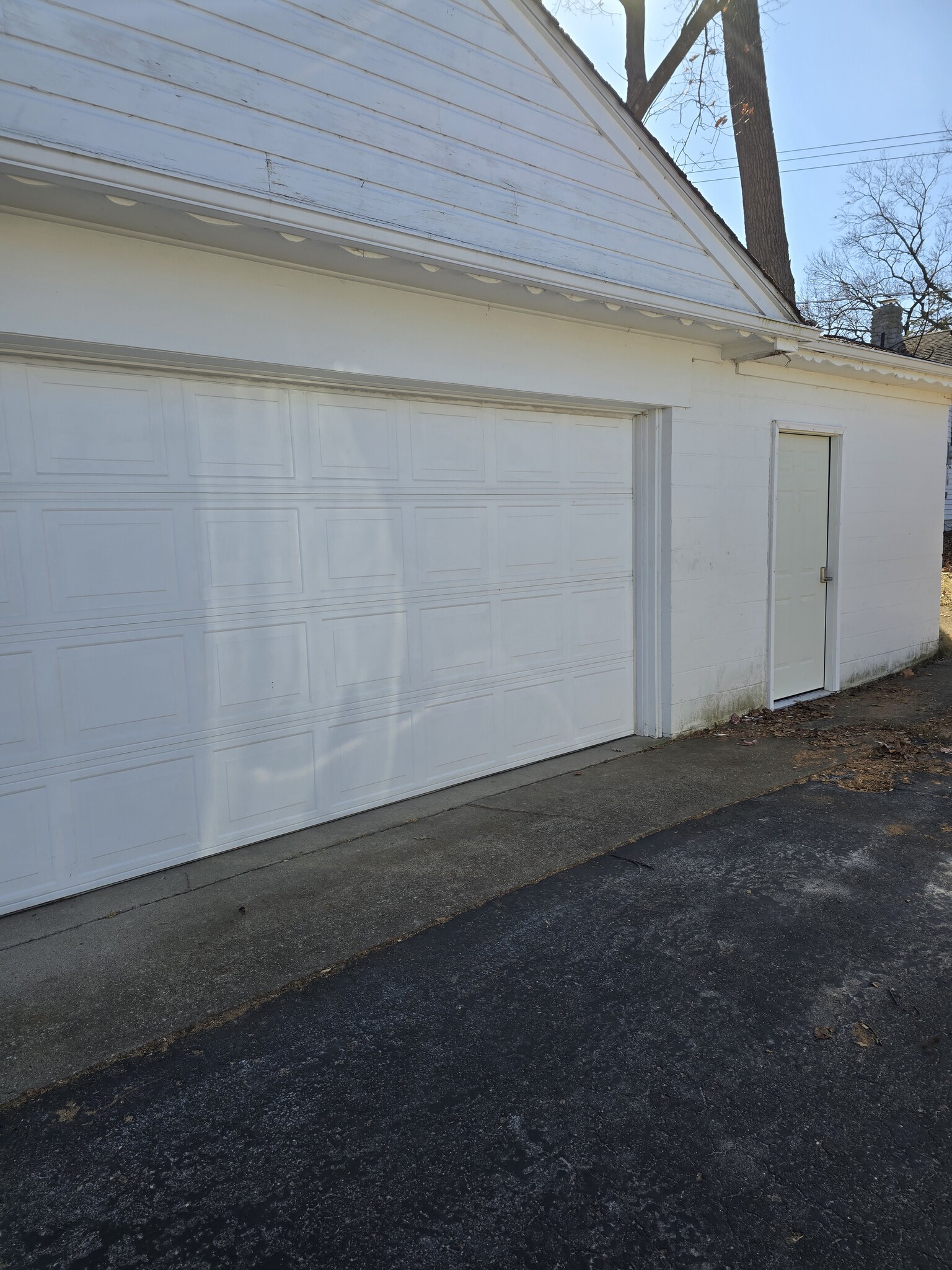 Garage - 4410 Clifford Rd