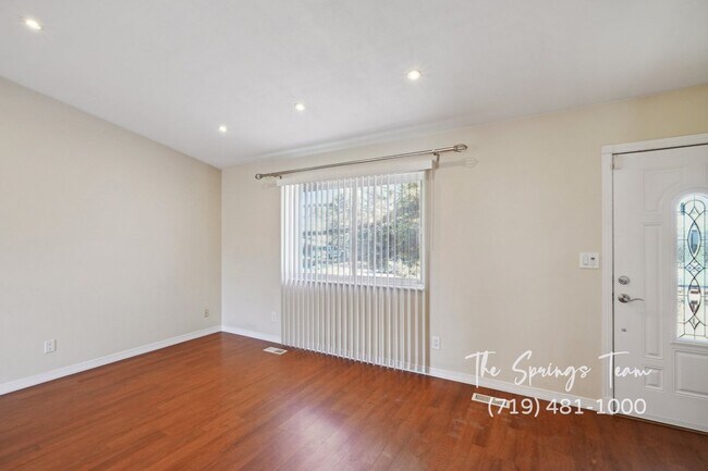 Building Photo - INVITING 3BD HOME w/ SPACIOUS LAYOUT & CHARM - Security Deposit Waiver Available