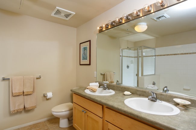 Building Photo - 2400 Fifth Ave