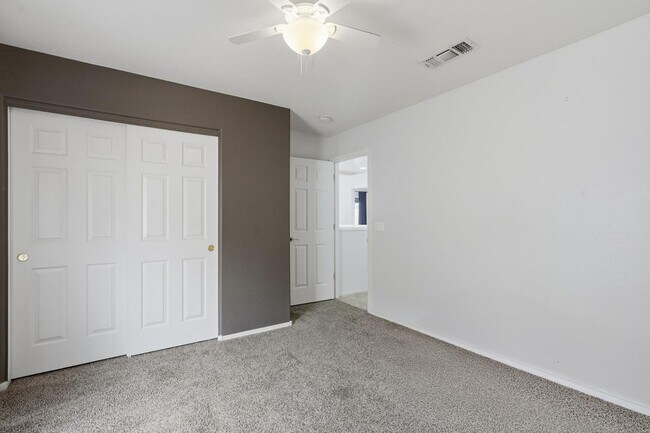 Building Photo - 6843 S 26th St