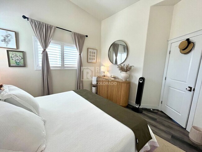 Building Photo - 3640 Inspiration Dr