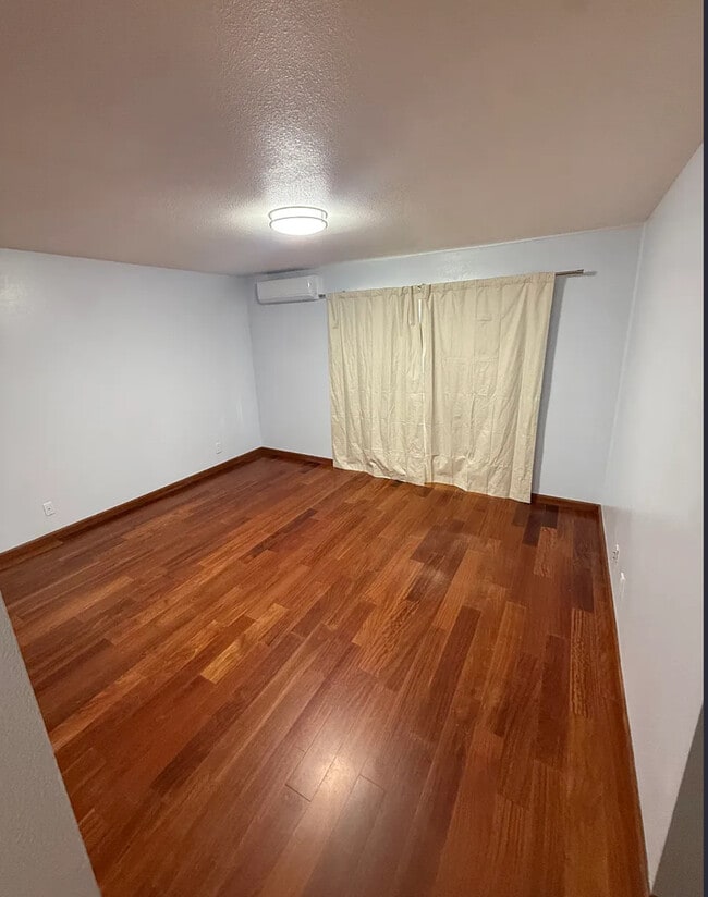 Building Photo - 1427 Marigold St