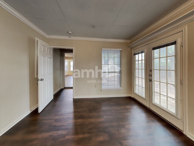 Building Photo - 874 Garden Cir