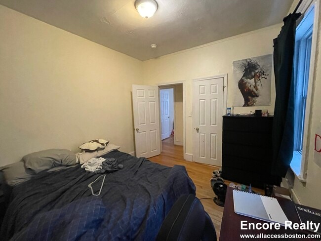 Building Photo - 54 Egmont St