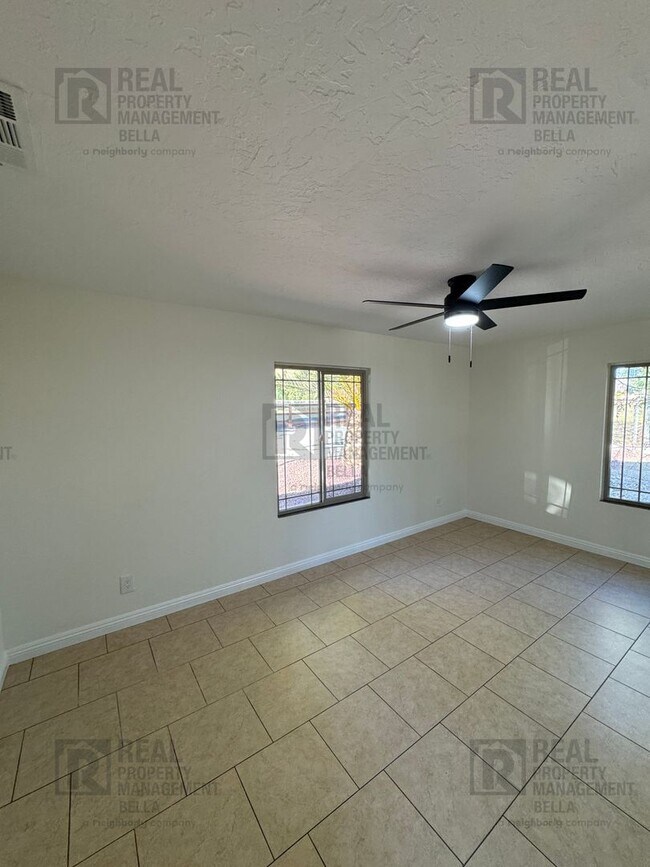 Building Photo - 7BR Single-Story Retreat on 2.7+ Acres – Spacious, Sun-Filled Living in Prime Temecula