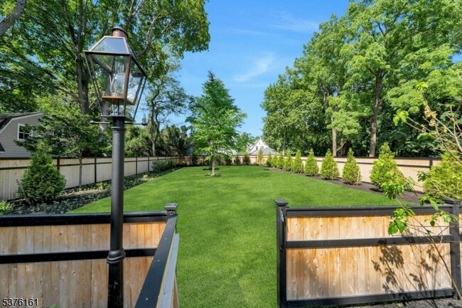 Building Photo - 84 Watchung Ave