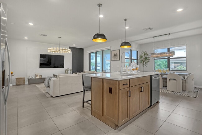 Building Photo - 4740 Chantilly Rd