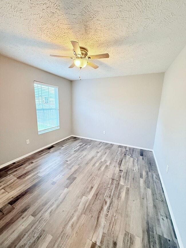 Building Photo - Bent Tree Subdivision - 4 BR - 2 Living Areas - 3 Car