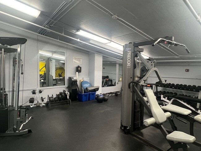 Building Photo - 221 E Cullerton St