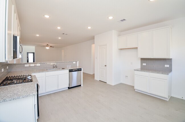 Building Photo - 7919 Royal Palm Dr