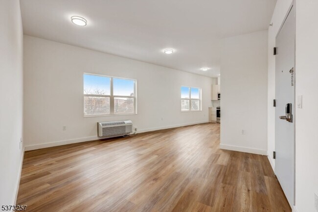 Building Photo - 48 Chadwick St