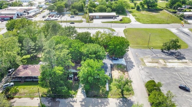 Building Photo - 544 N Elm Ave