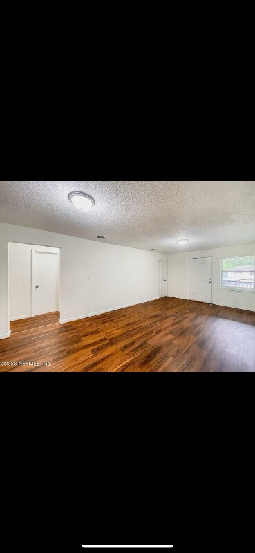 Building Photo - 1122 W 31st St