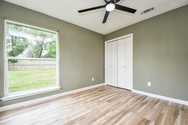 Building Photo - 17022 Quail Park Dr